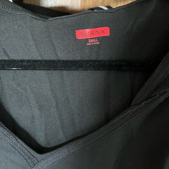 SPANX CINCHIT BLACK HOODIE - Picture 4 of 4